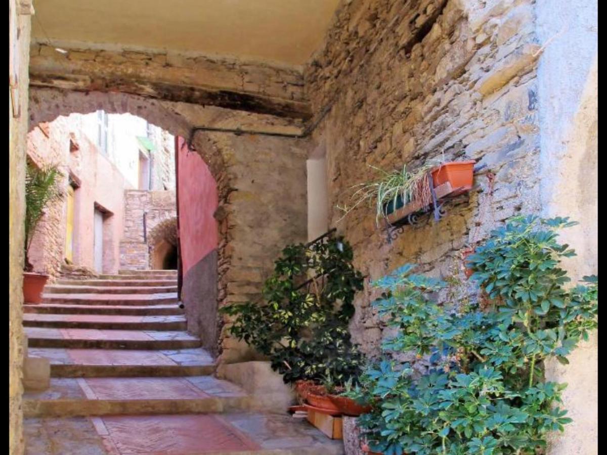 Casa Ginni Con Piscina E Giardino Caravonica Exterior photo